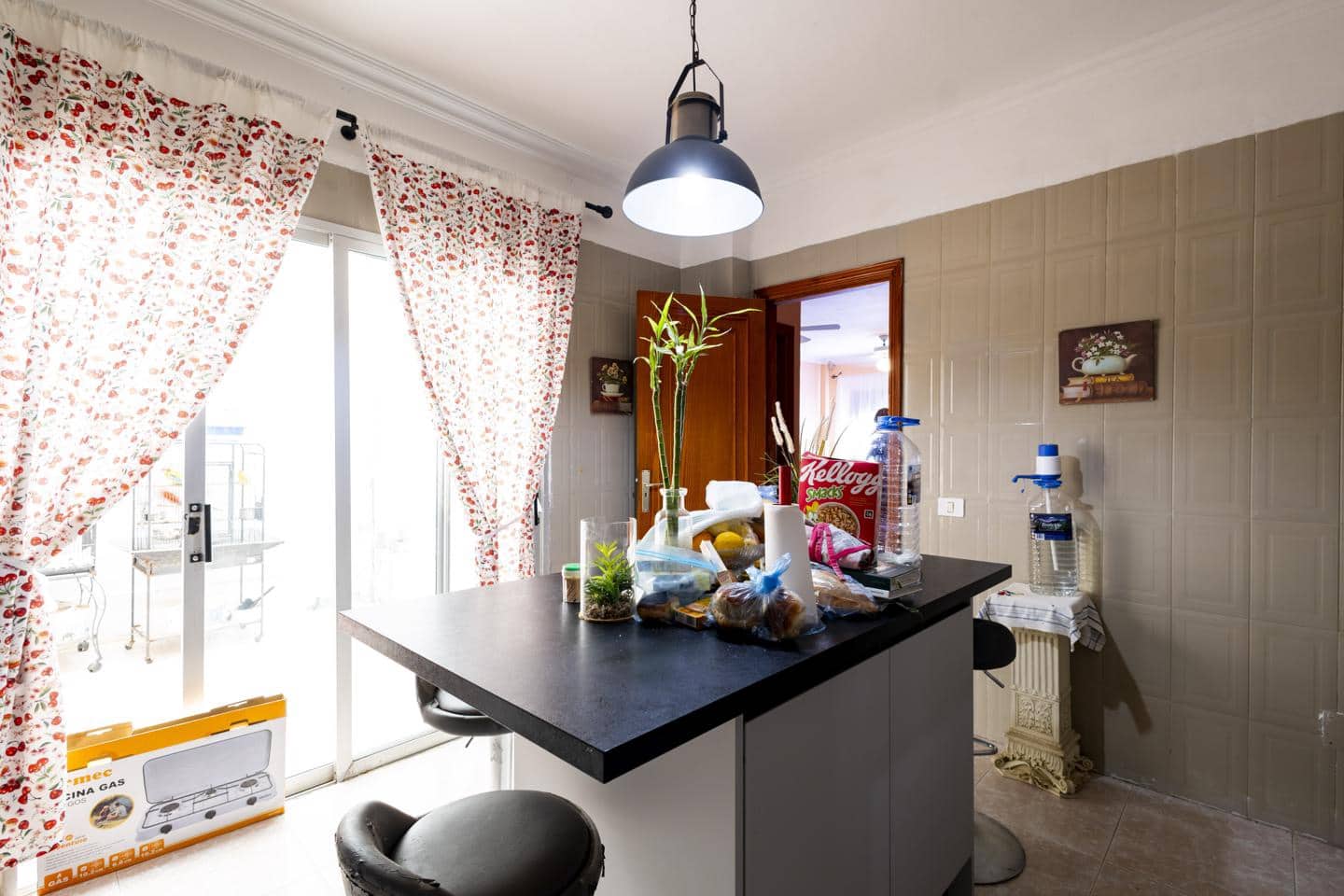 6 soveværelse Villa til salg i Santa Cruz de Tenerife med garage - € 407.000 (Ref: 10145353)