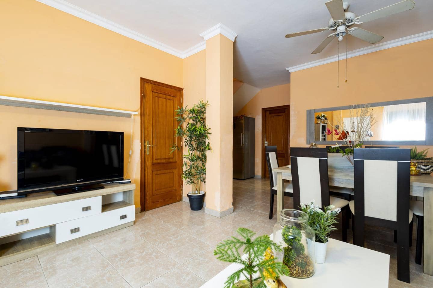 6 soveværelse Villa til salg i Santa Cruz de Tenerife med garage - € 407.000 (Ref: 10145353)
