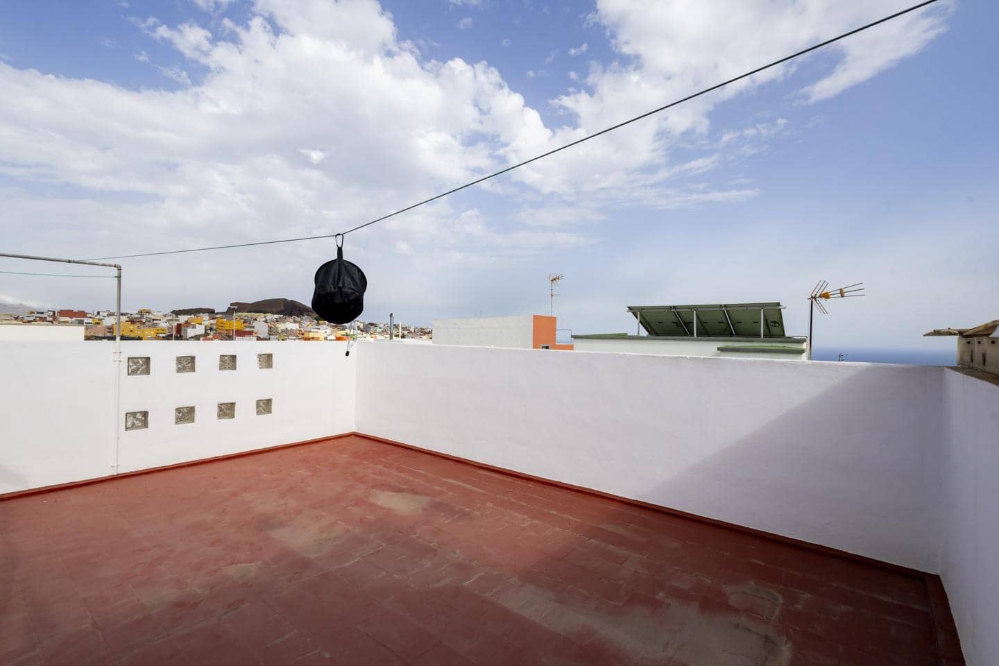 Piso de 2 habitaciones en Santa Cruz de Tenerife en venta con garaje - 190.000 € (Ref: 10153986)