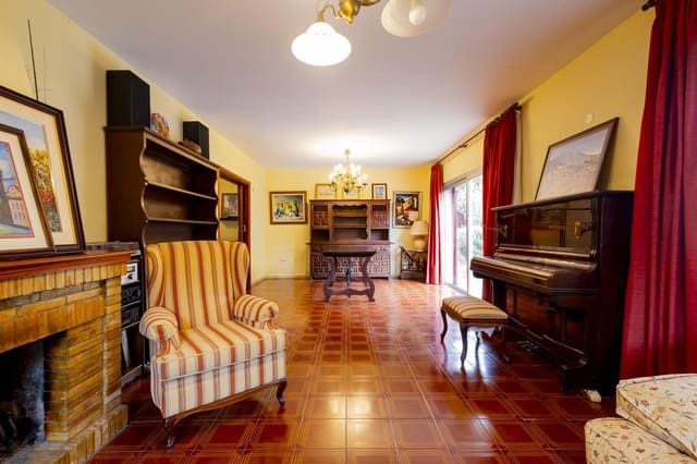6 soveværelse Villa til salg i San Cristóbal de La Laguna med garage - € 520.000 (Ref: 10160115)