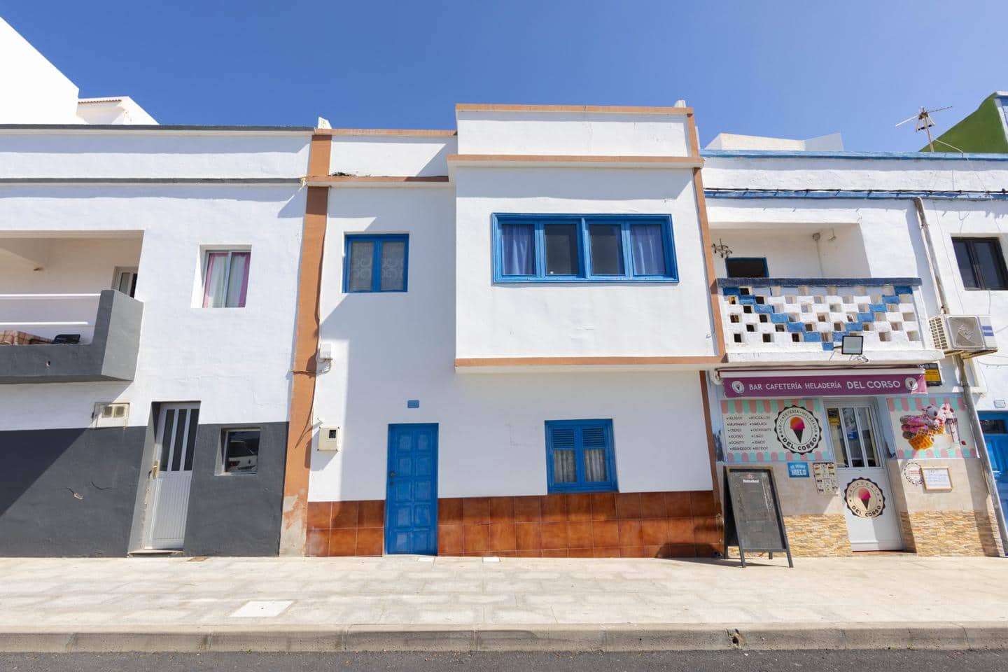 3 bedroom Villa for sale in El Pinar de El Hierro with garage - € 500,000 (Ref: 10163258)