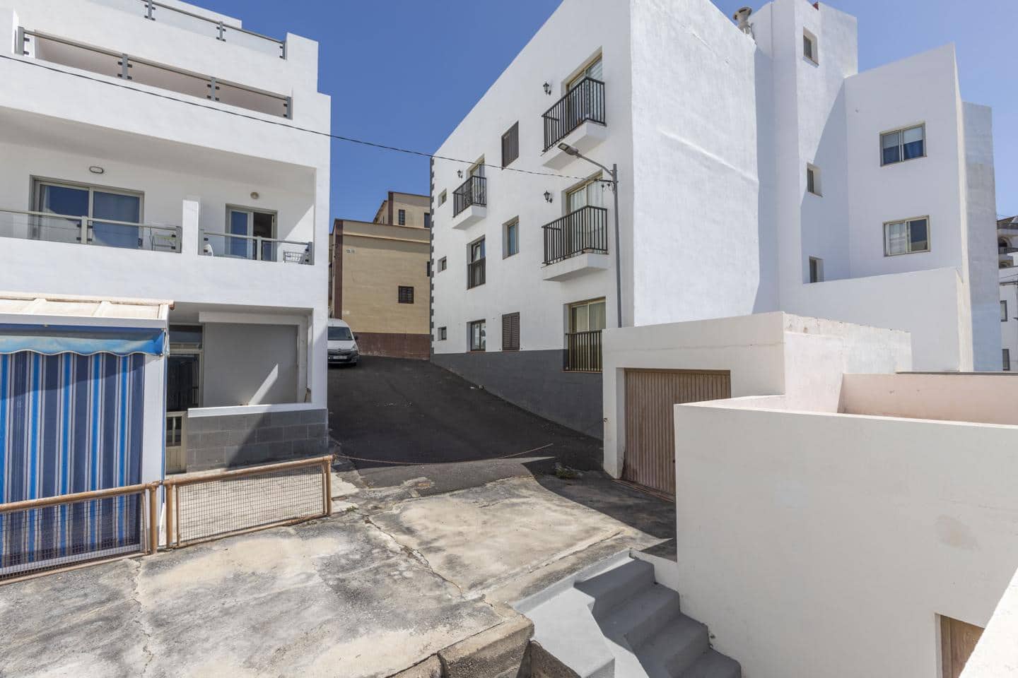 3 bedroom Villa for sale in El Pinar de El Hierro with garage - € 500,000 (Ref: 10163258)
