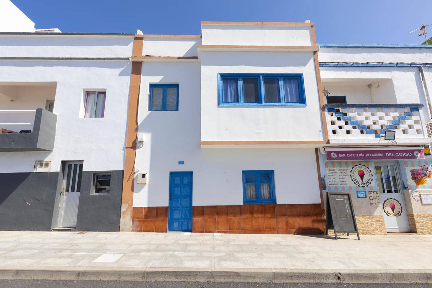 3 bedroom Villa for sale in El Pinar de El Hierro with garage - € 500,000 (Ref: 10163258)