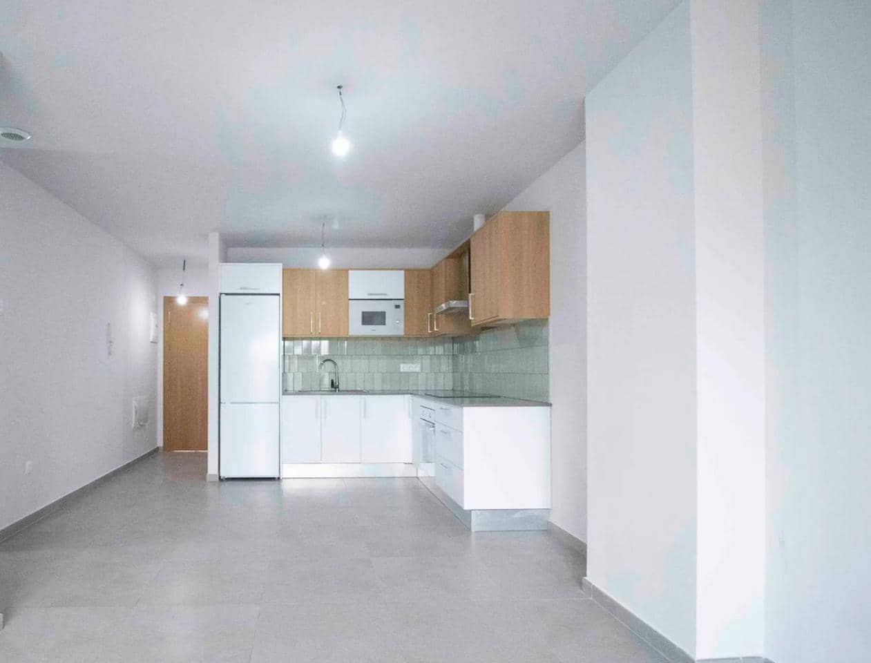 2 bedroom Flat for sale in Arona with garage - € 185,000 (Ref: 10163396)
