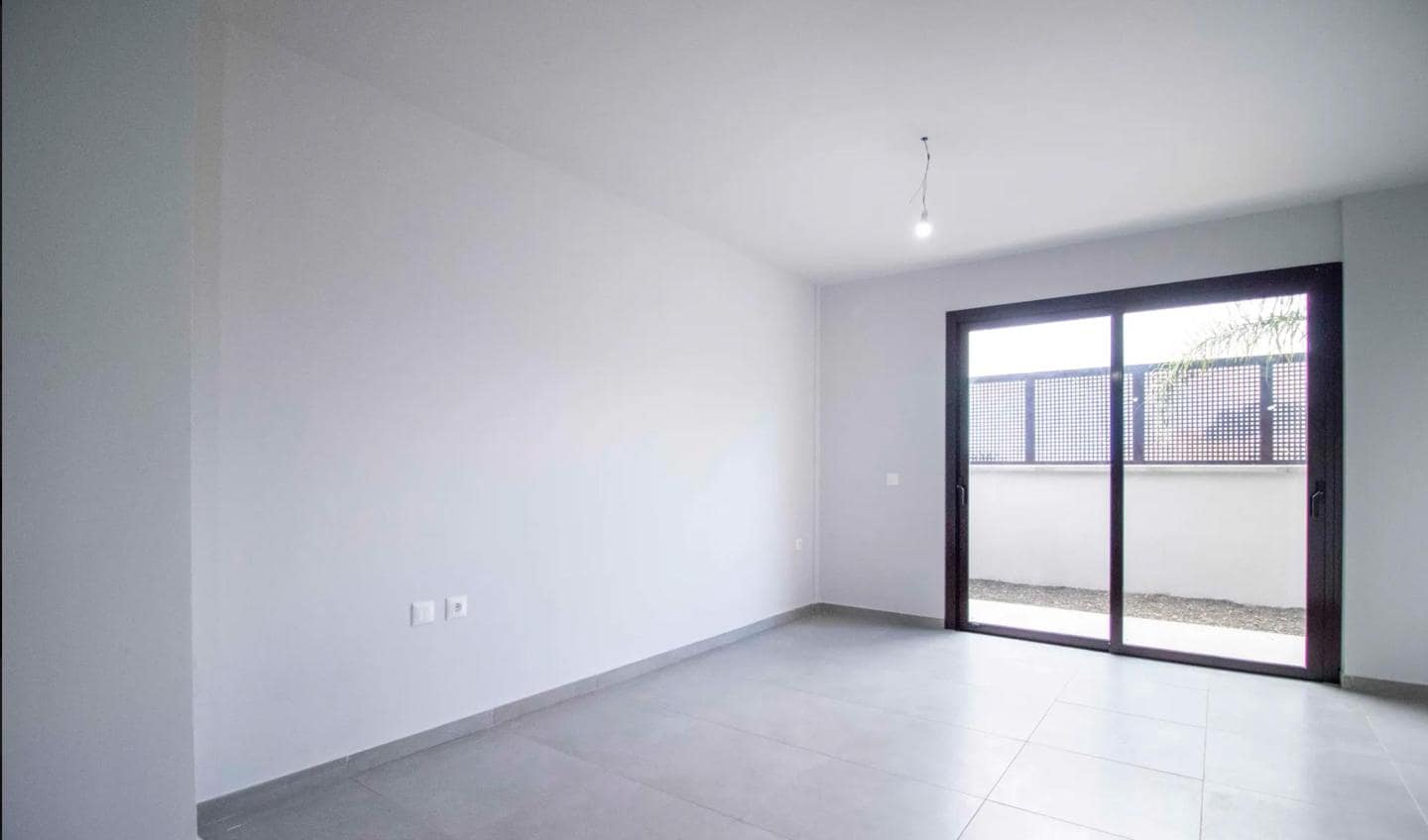 2 bedroom Flat for sale in Arona with garage - € 185,000 (Ref: 10163396)