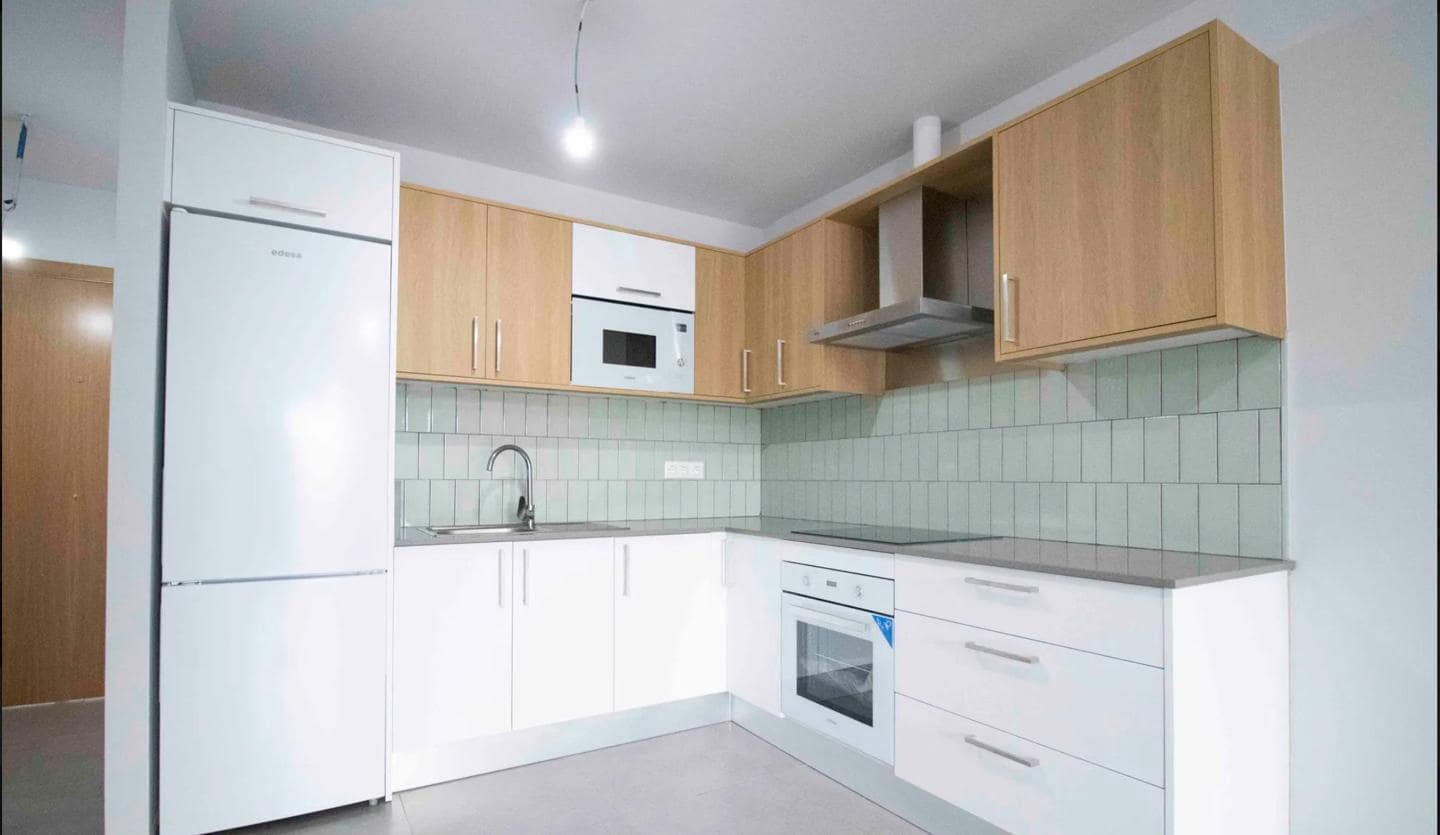 2 bedroom Flat for sale in Arona with garage - € 185,000 (Ref: 10163396)