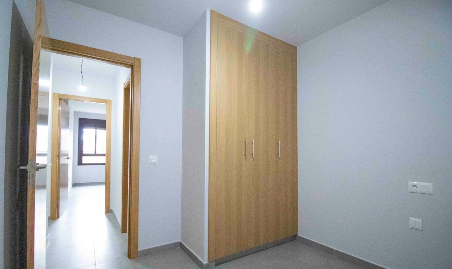 2 bedroom Flat for sale in Arona with garage - € 185,000 (Ref: 10163396)