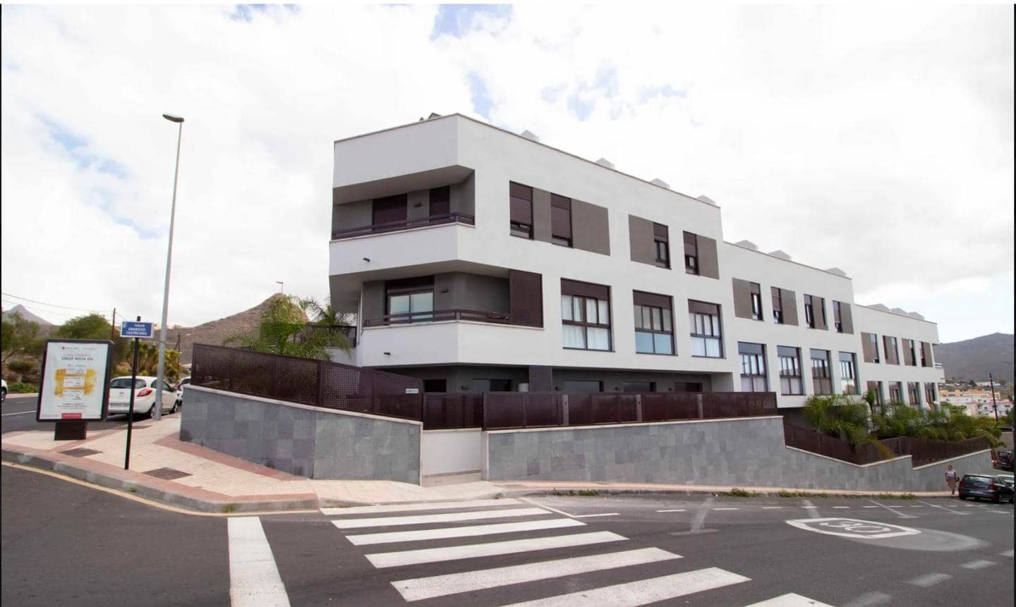 2 bedroom Flat for sale in Arona with garage - € 185,000 (Ref: 10163396)