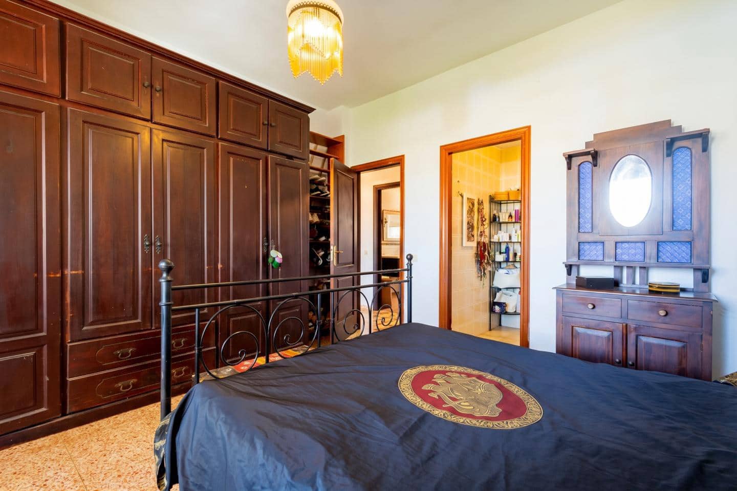 4 soveværelse Villa til salg i San Cristobal de La Laguna med garage - € 450.000 (Ref: 10163537)