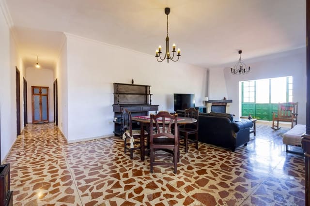4 soveværelse Villa til salg i San Cristóbal de La Laguna med garage - € 450.000 (Ref: 10163537)
