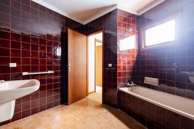 6 soverom Villa til salgs i La Orotava med garasje - € 1 200 000 (Ref: 10165838)
