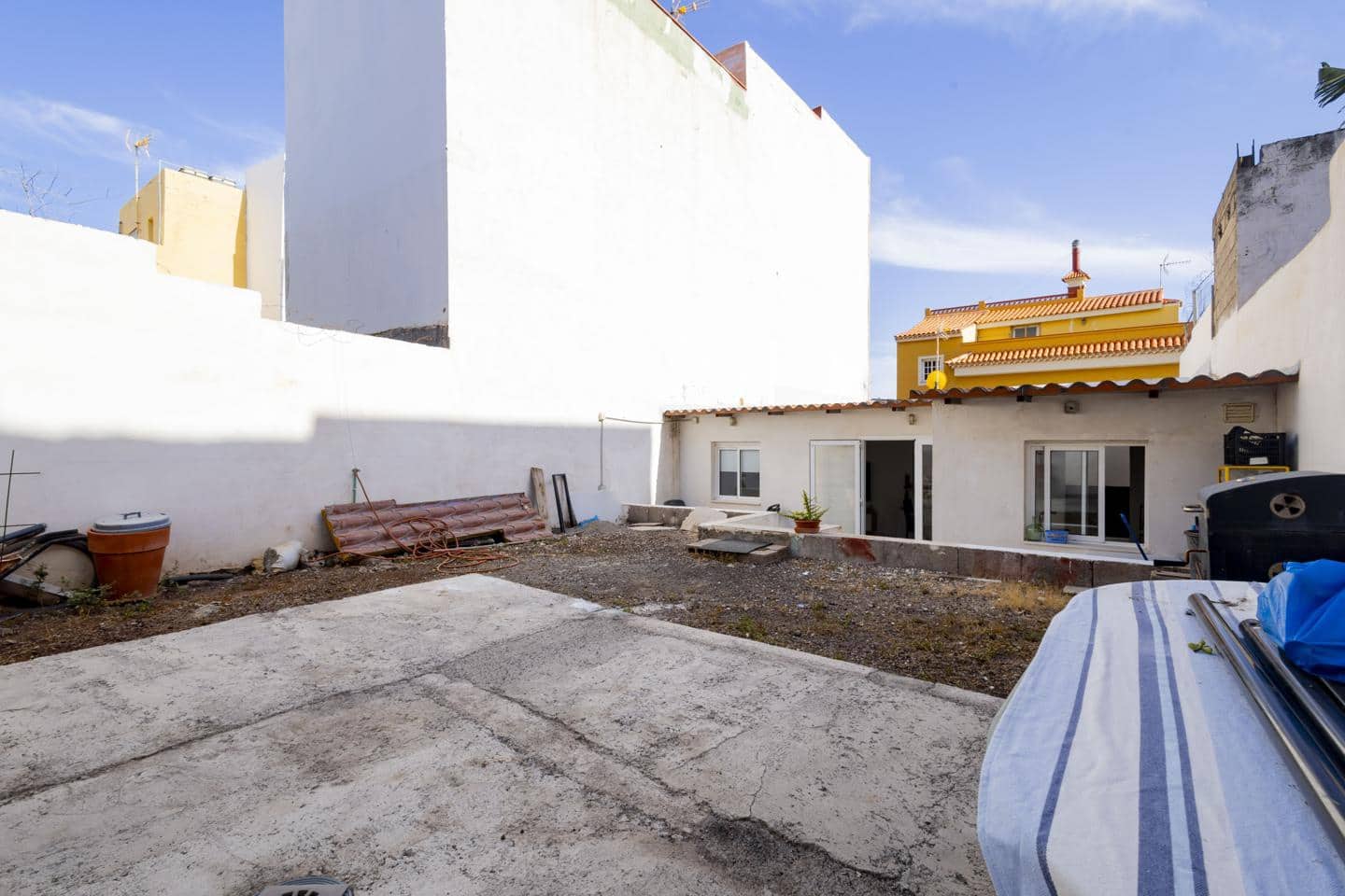 3 bedroom Villa for sale in Santa Cruz de Tenerife - € 240,000 (Ref: 10168849)