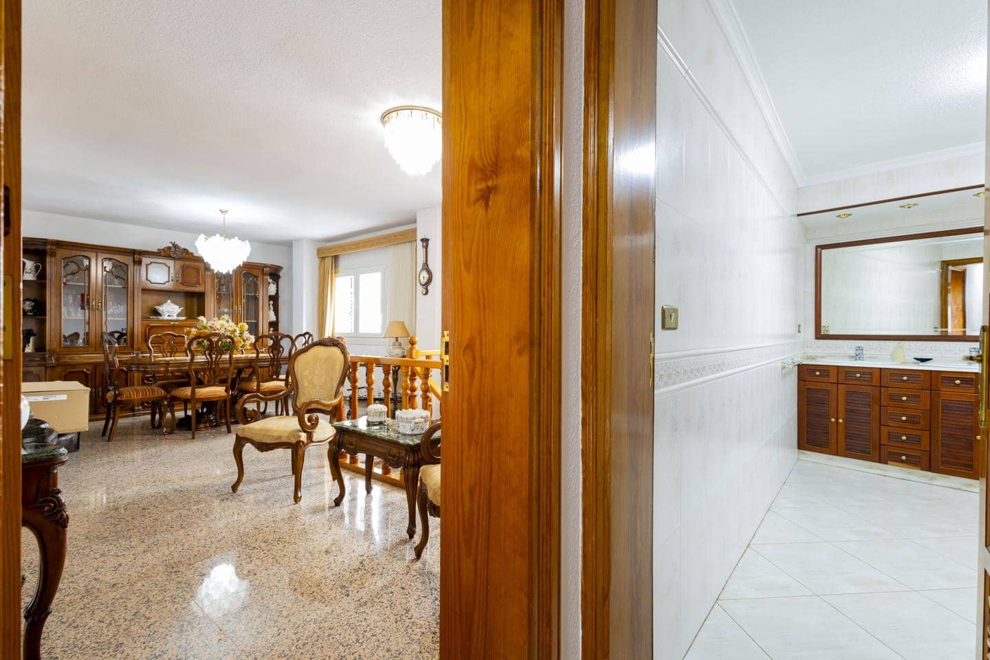 4 slaapkamer Villa te koop in San Cristobal de La Laguna met garage - € 380.000 (Ref: 10169051)