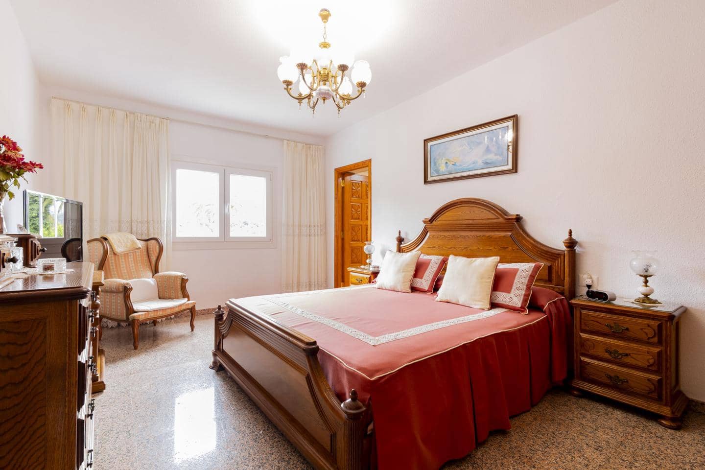 4 slaapkamer Villa te koop in San Cristobal de La Laguna met garage - € 380.000 (Ref: 10169051)