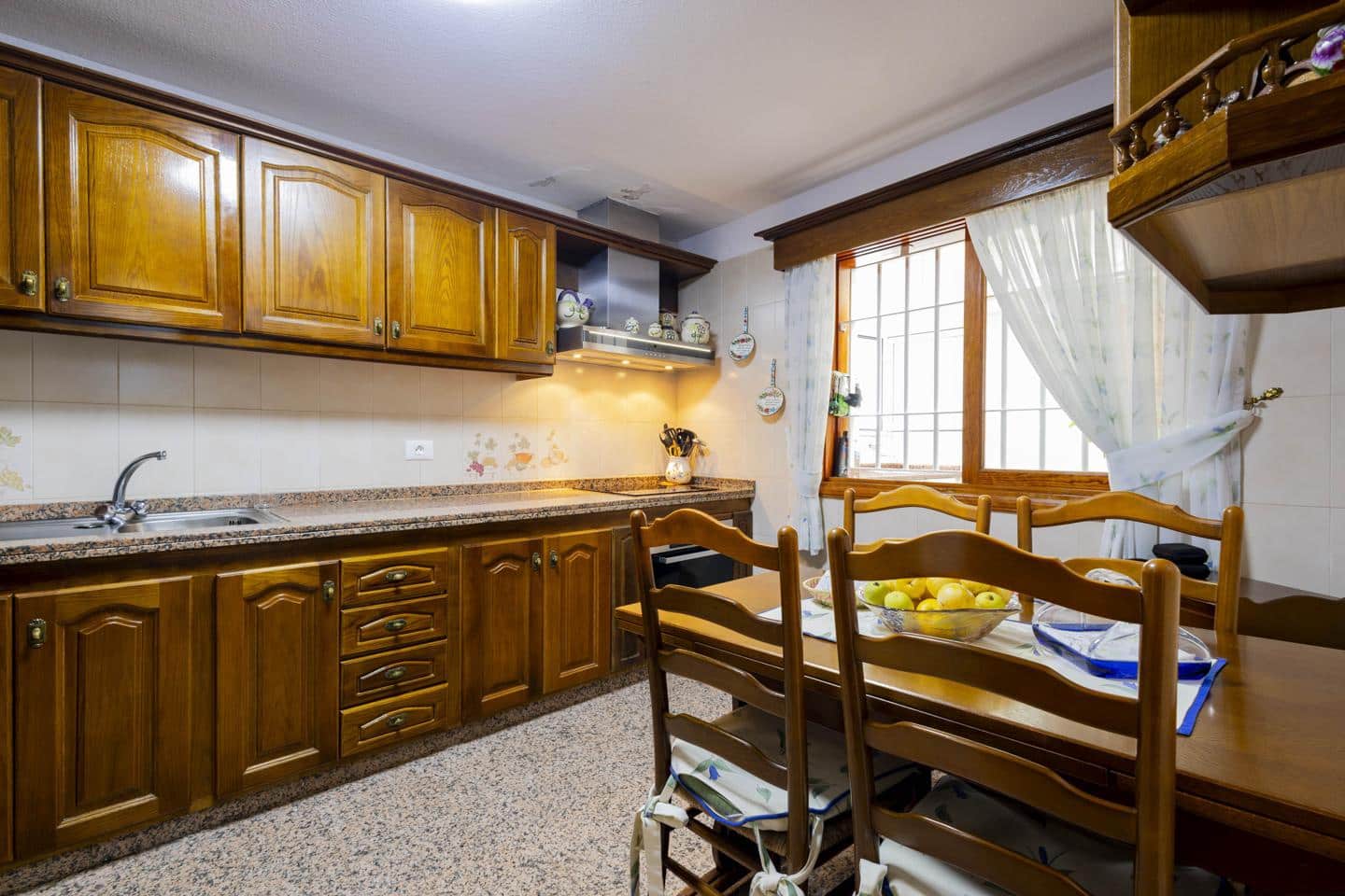 4 slaapkamer Villa te koop in San Cristobal de La Laguna met garage - € 380.000 (Ref: 10169051)