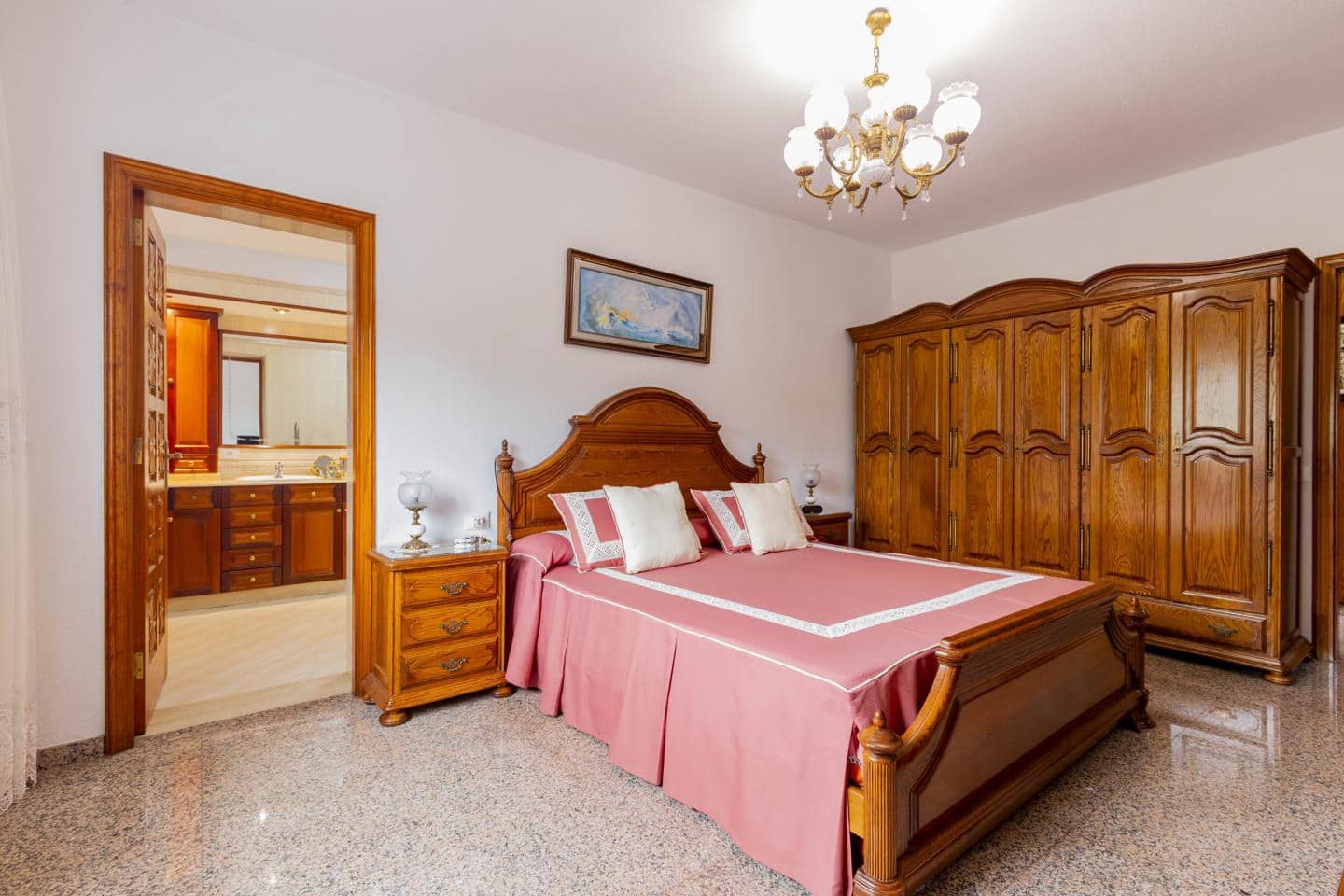 4 slaapkamer Villa te koop in San Cristobal de La Laguna met garage - € 380.000 (Ref: 10169051)