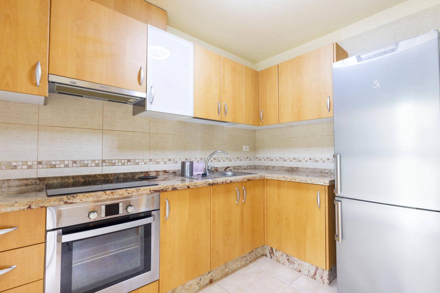 2 slaapkamer Flat te huur in El Medano met garage - € 1.300 (Ref: 10172362)