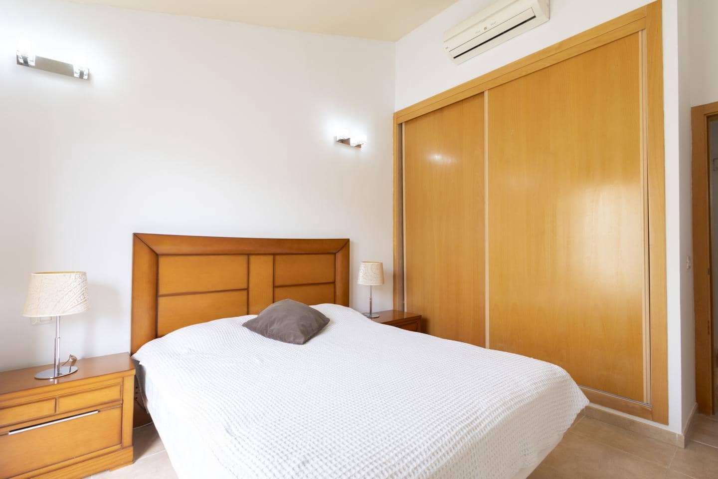 2 slaapkamer Flat te huur in El Medano met garage - € 1.300 (Ref: 10172362)