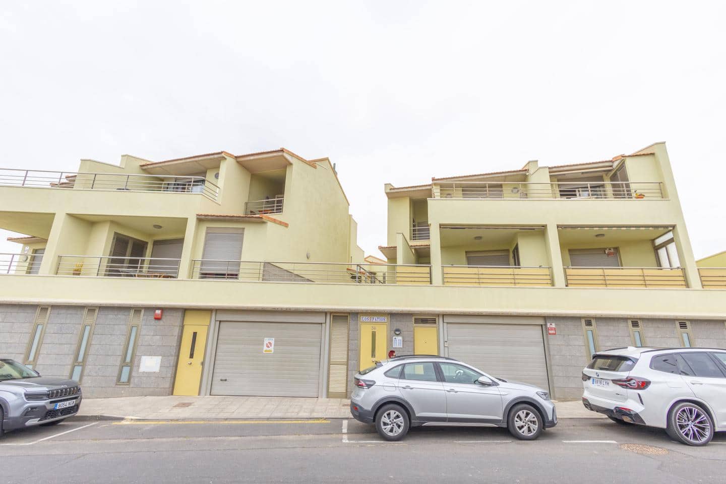 2 slaapkamer Flat te huur in El Medano met garage - € 1.300 (Ref: 10172362)