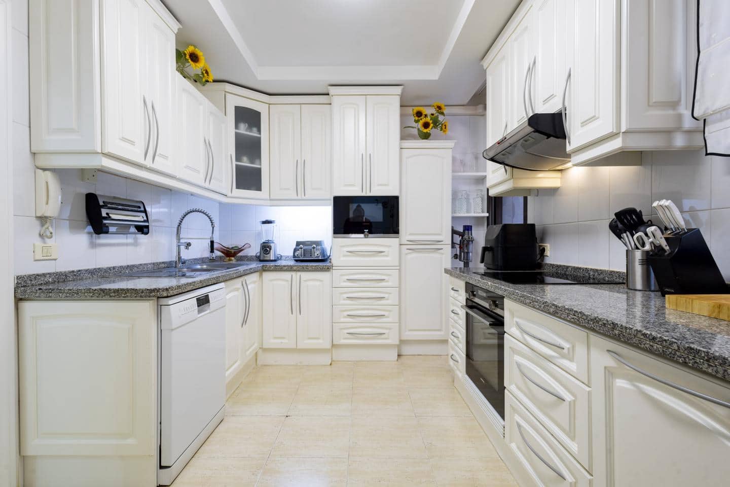 4 sypialnia Mieszkanie na sprzedaż w Radazul z garażem - 422 000 € (Ref: 10172364)