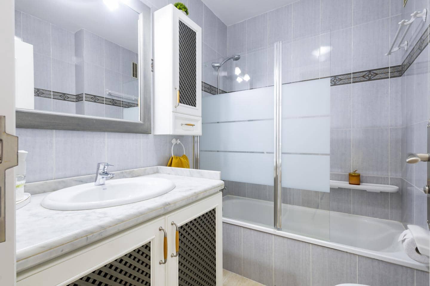 4 sypialnia Mieszkanie na sprzedaż w Radazul z garażem - 422 000 € (Ref: 10172364)