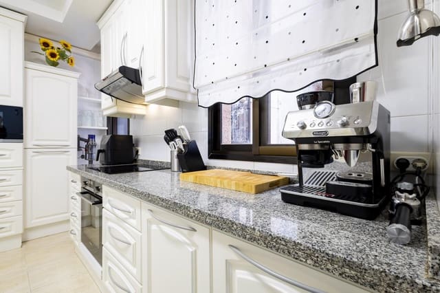 4 sypialnia Mieszkanie na sprzedaż w Radazul, El Rosario z garażem - 422 000 € (Ref: 10172364)