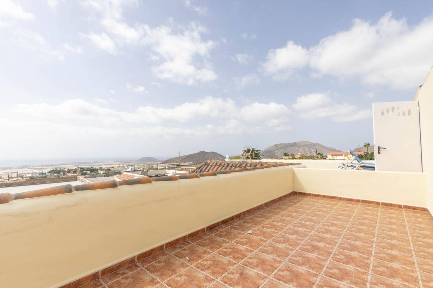 5 bedroom Villa for sale in Arona with pool garage - € 850,000 (Ref: 10172799)