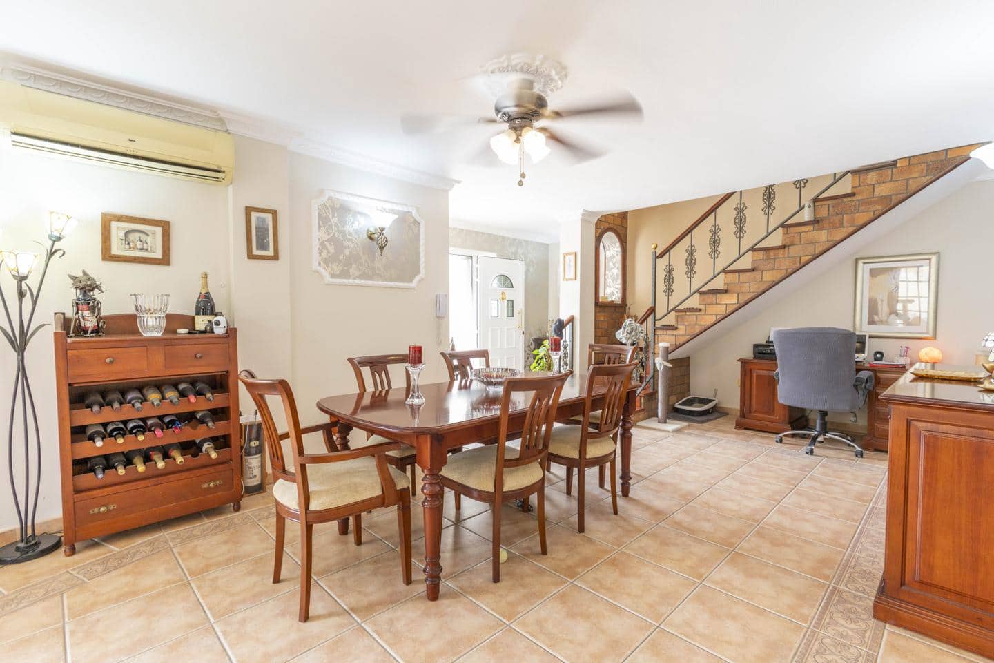 5 bedroom Villa for sale in Arona with pool garage - € 850,000 (Ref: 10172799)