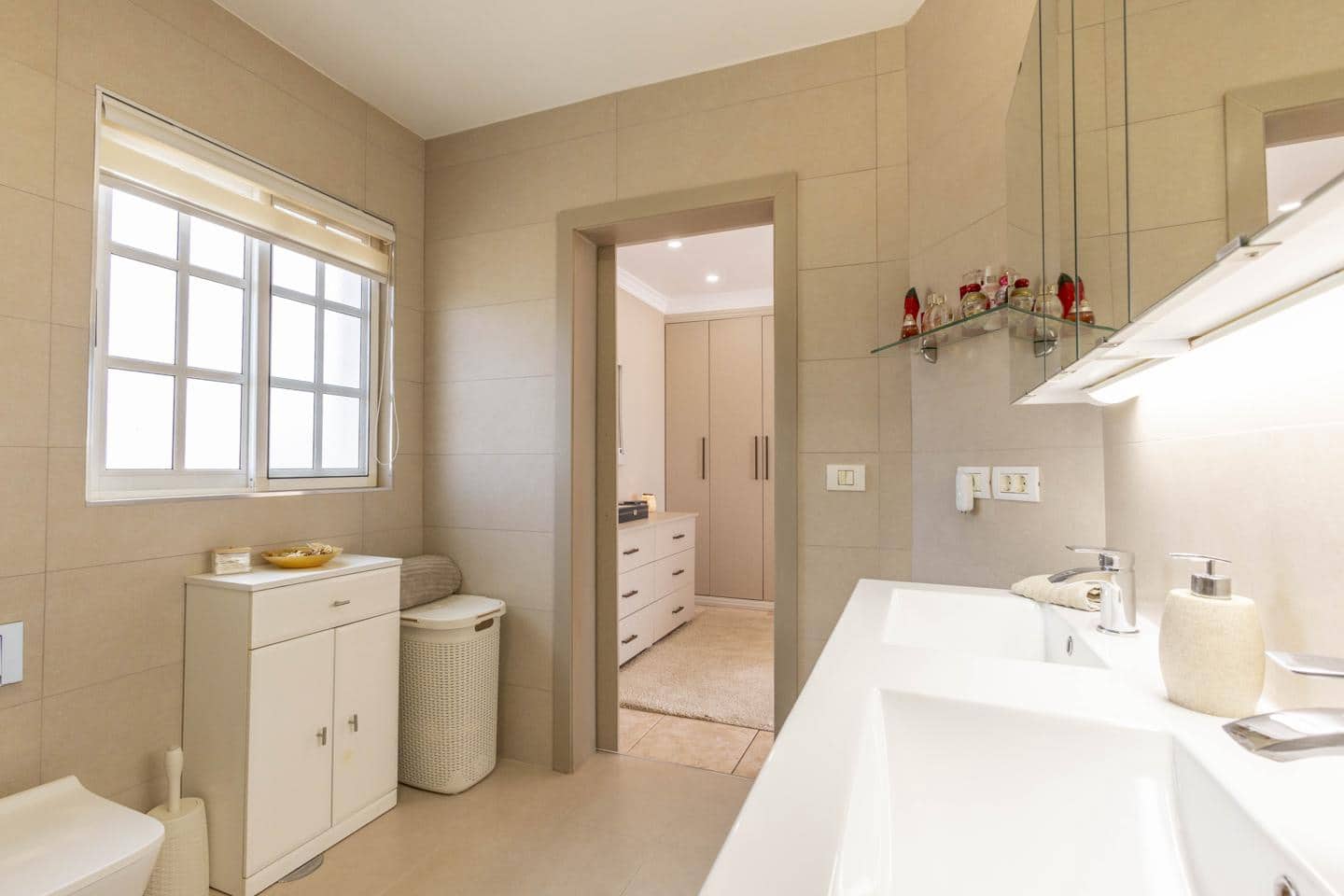 5 bedroom Villa for sale in Arona with pool garage - € 850,000 (Ref: 10172799)