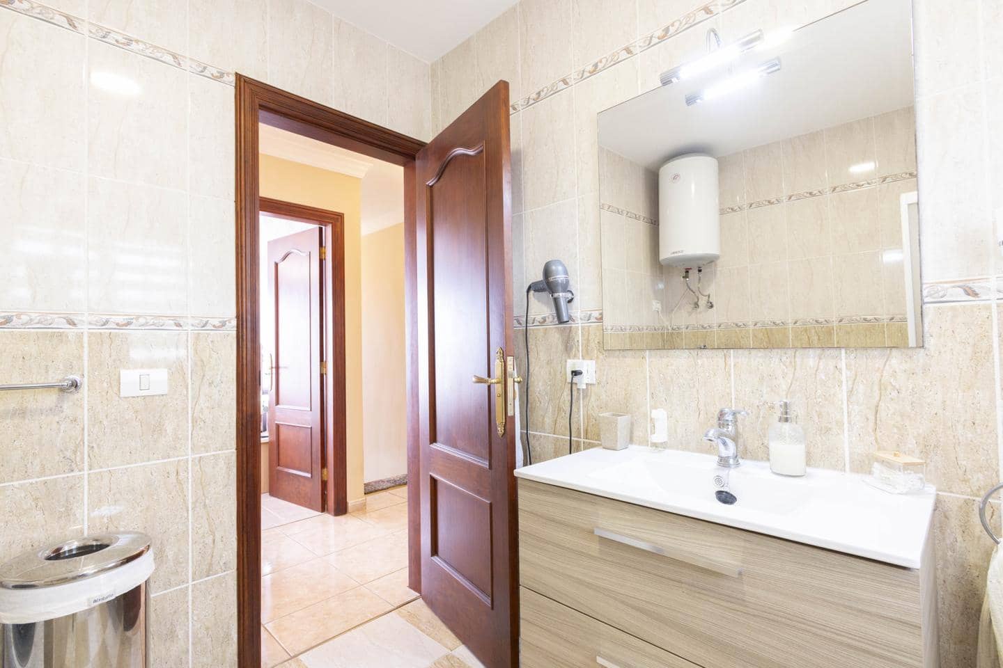 5 bedroom Villa for sale in Arona with pool garage - € 850,000 (Ref: 10172799)