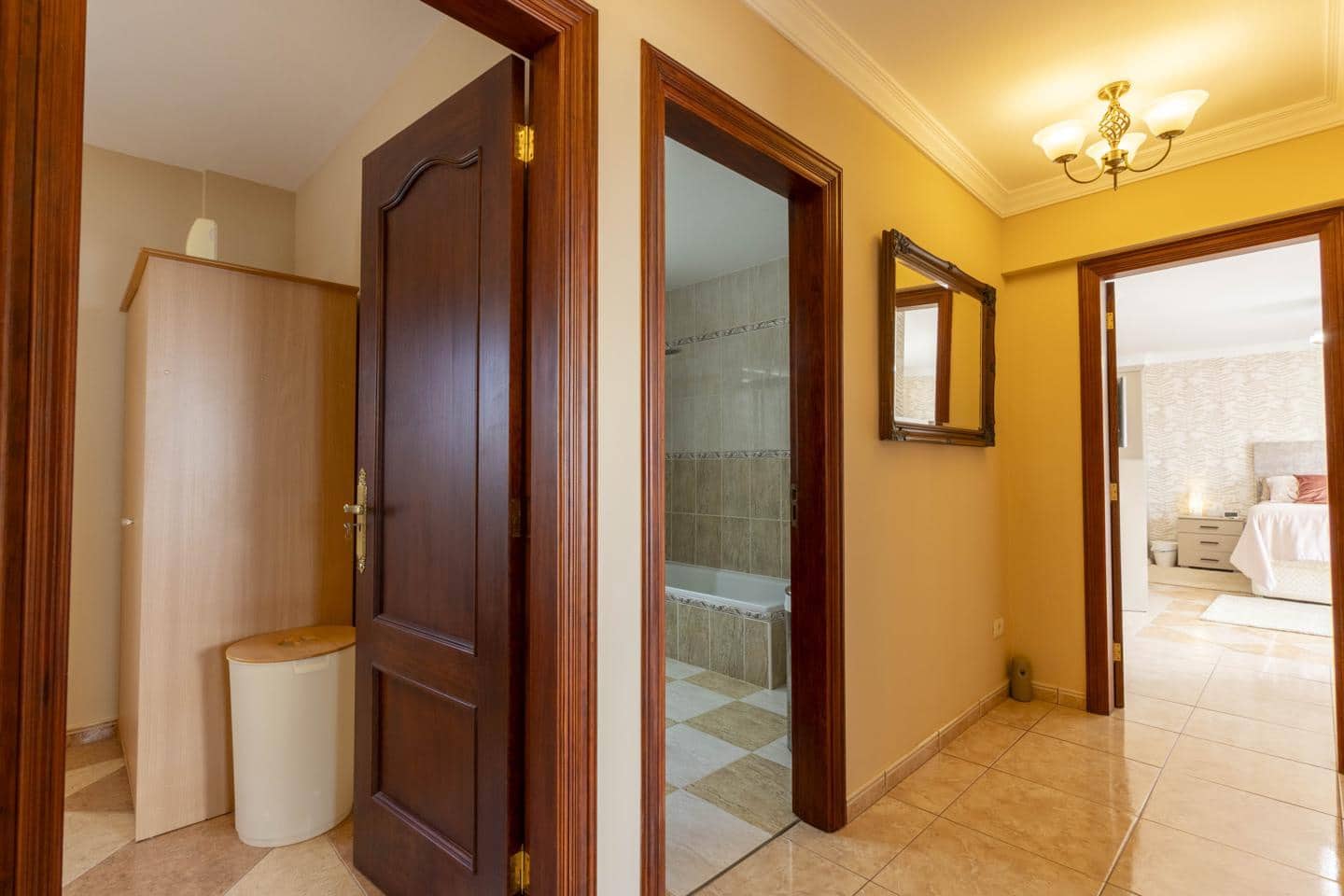 5 bedroom Villa for sale in Arona with pool garage - € 850,000 (Ref: 10172799)