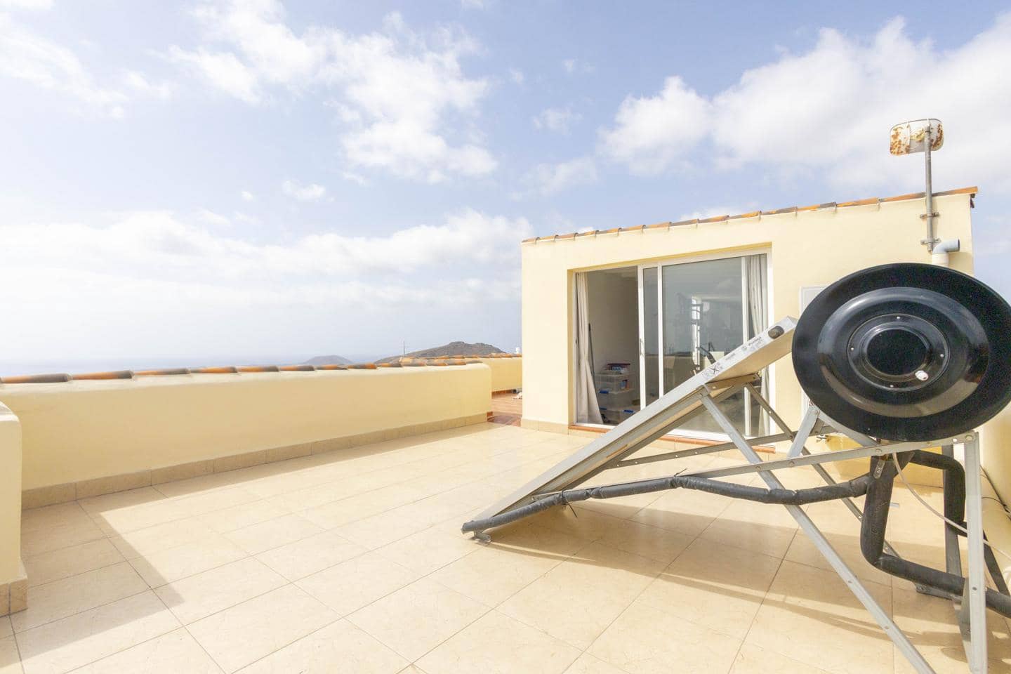 5 bedroom Villa for sale in Arona with pool garage - € 850,000 (Ref: 10172799)