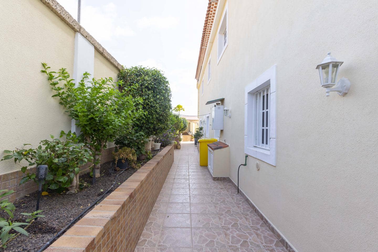 5 bedroom Villa for sale in Arona with pool garage - € 850,000 (Ref: 10172799)