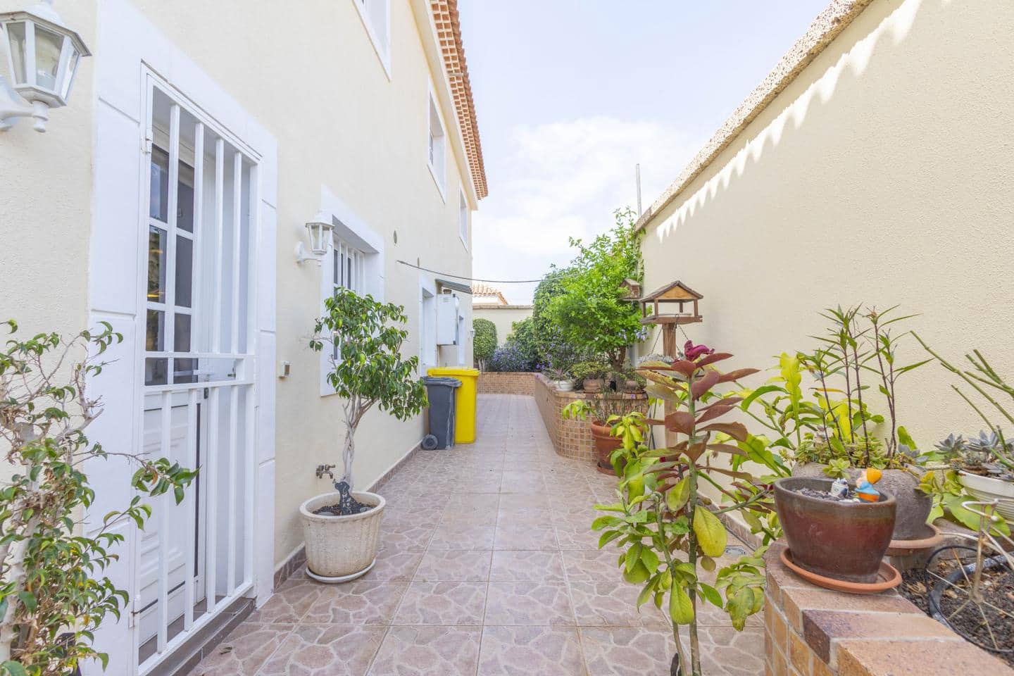 5 bedroom Villa for sale in Arona with pool garage - € 850,000 (Ref: 10172799)