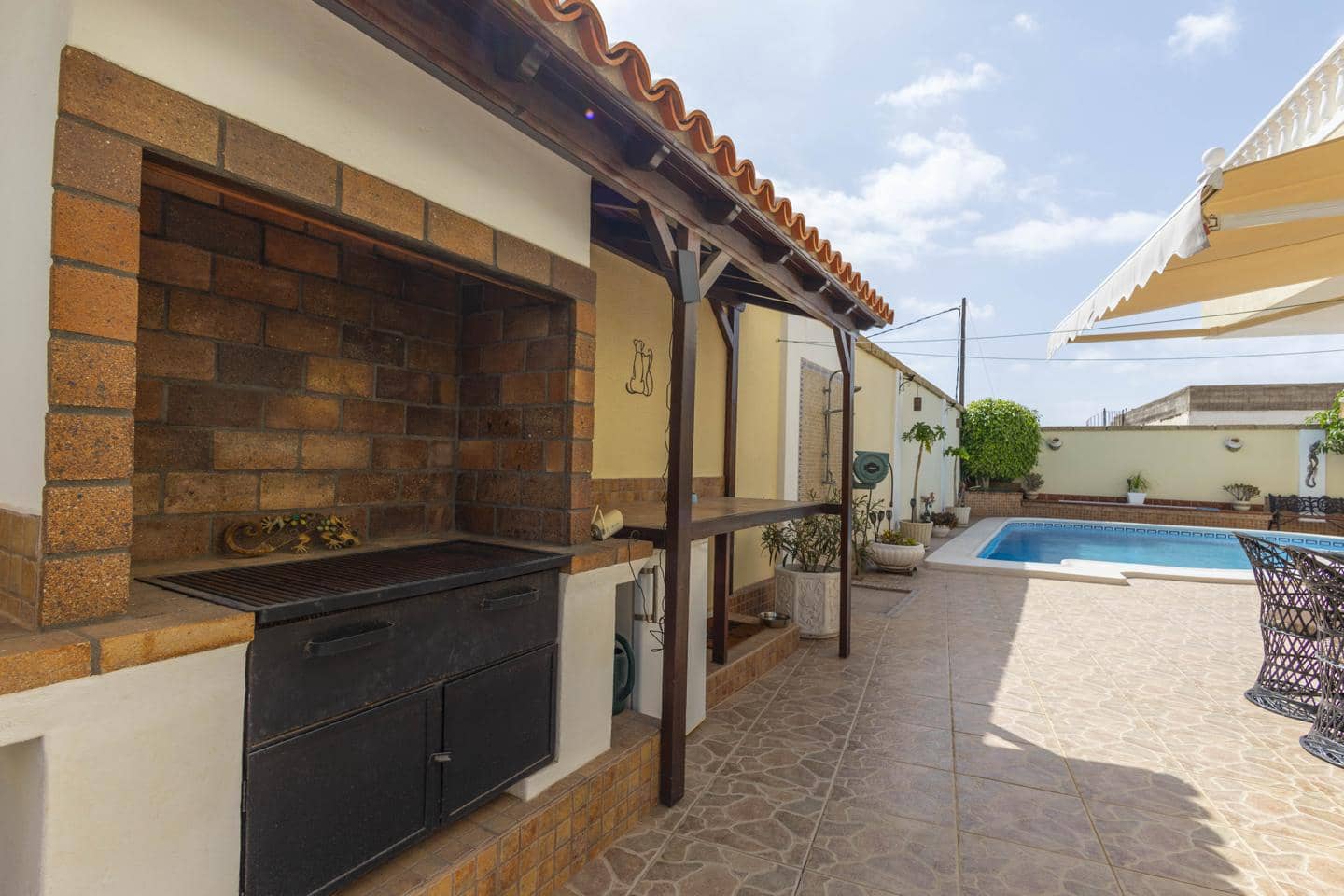 5 bedroom Villa for sale in Arona with pool garage - € 850,000 (Ref: 10172799)
