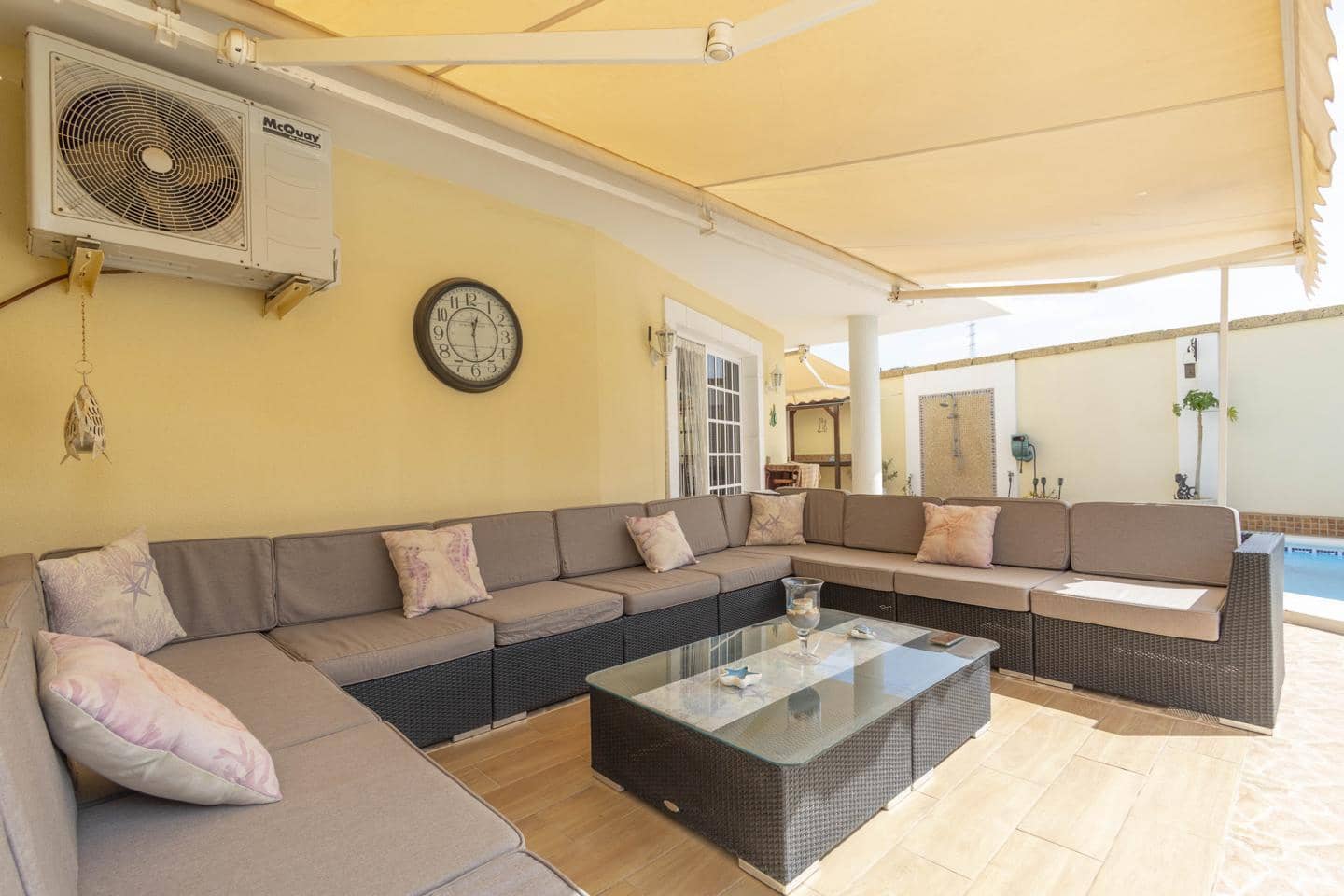 5 bedroom Villa for sale in Arona with pool garage - € 850,000 (Ref: 10172799)