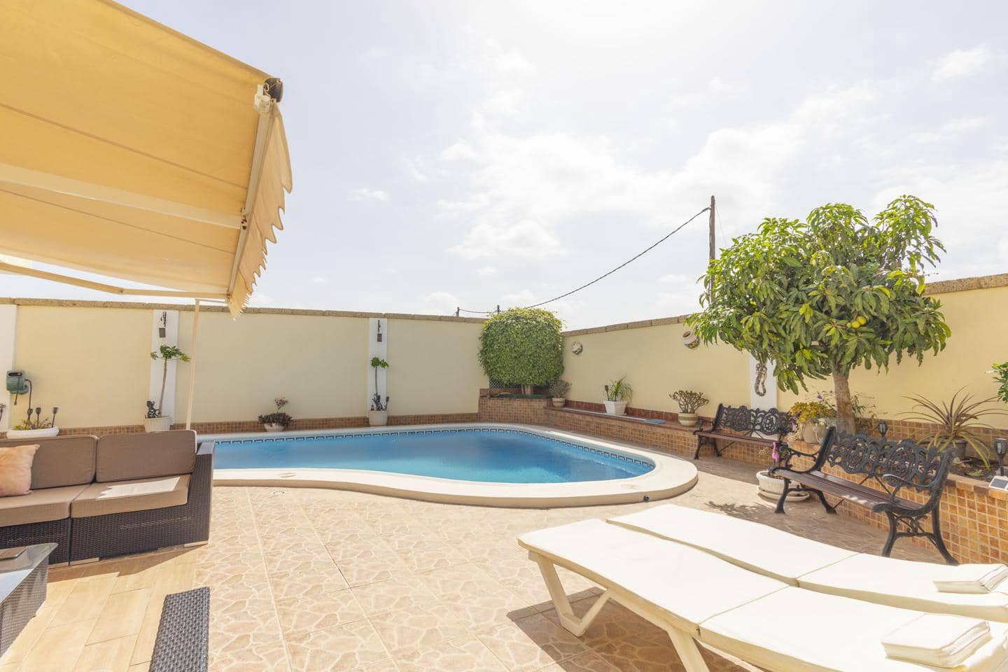 5 bedroom Villa for sale in Arona with pool garage - € 850,000 (Ref: 10172799)