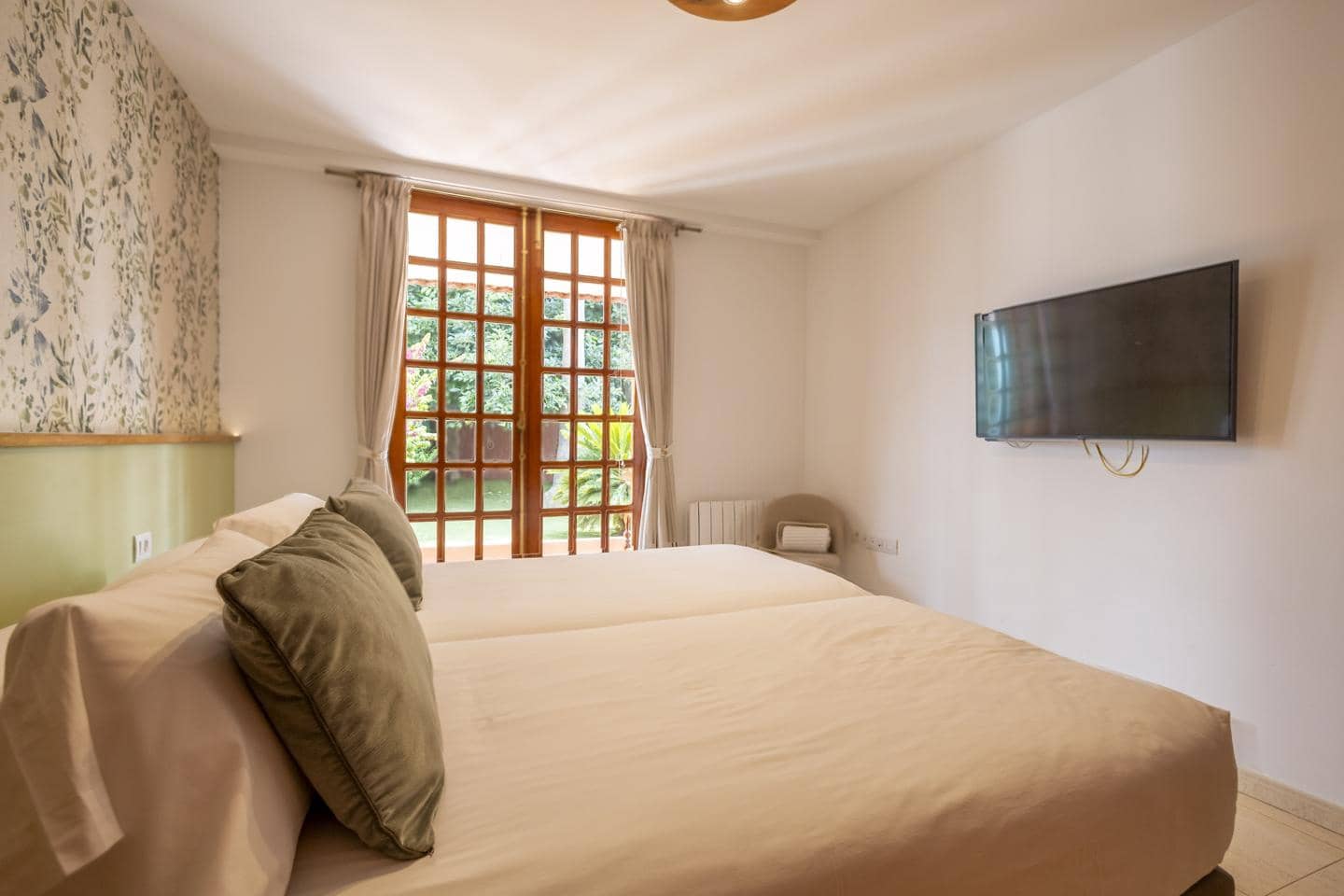 4 bedroom Villa for sale in Tacoronte with pool garage - € 799,990 (Ref: 10179515)
