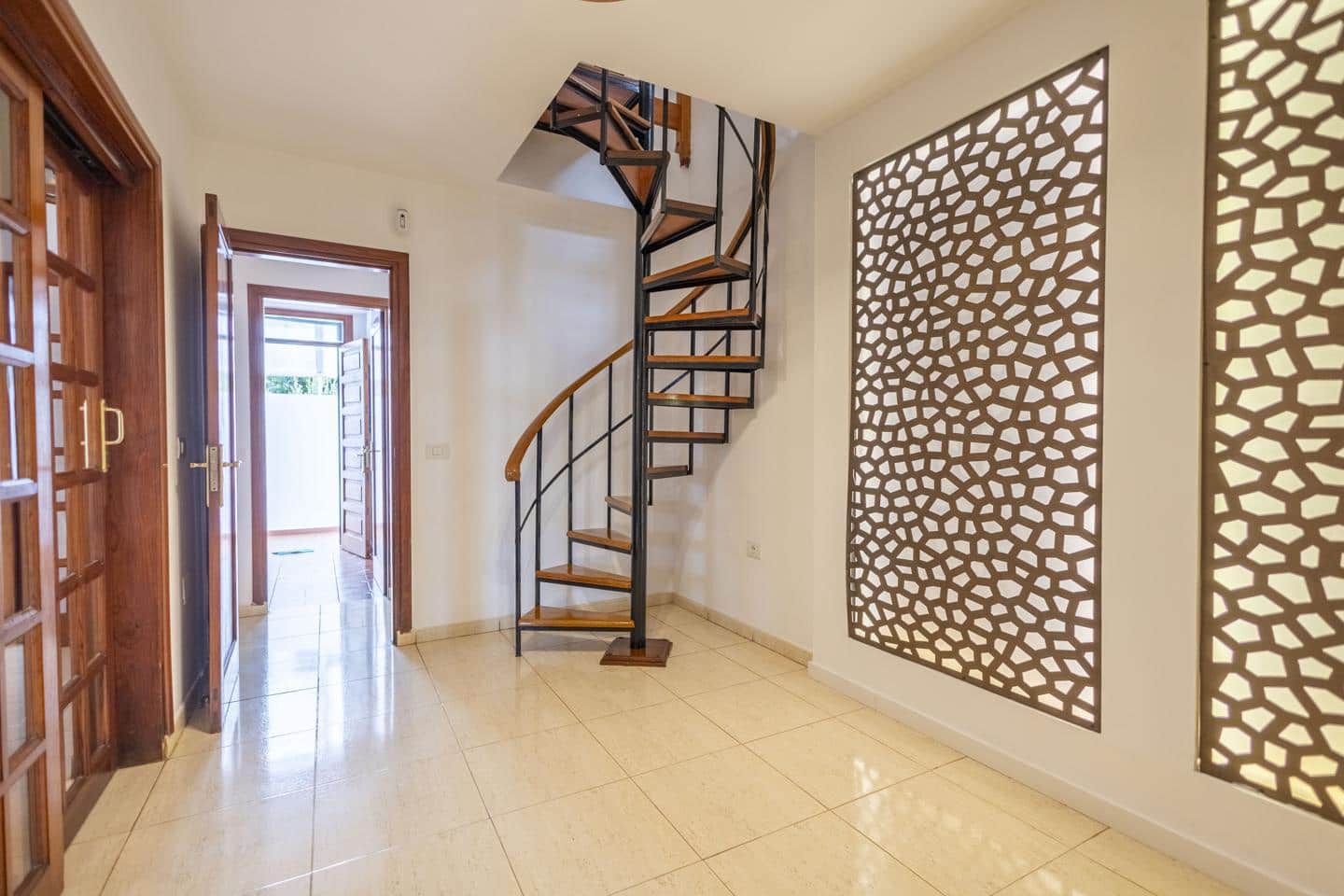 4 bedroom Villa for sale in Tacoronte with pool garage - € 799,990 (Ref: 10179515)