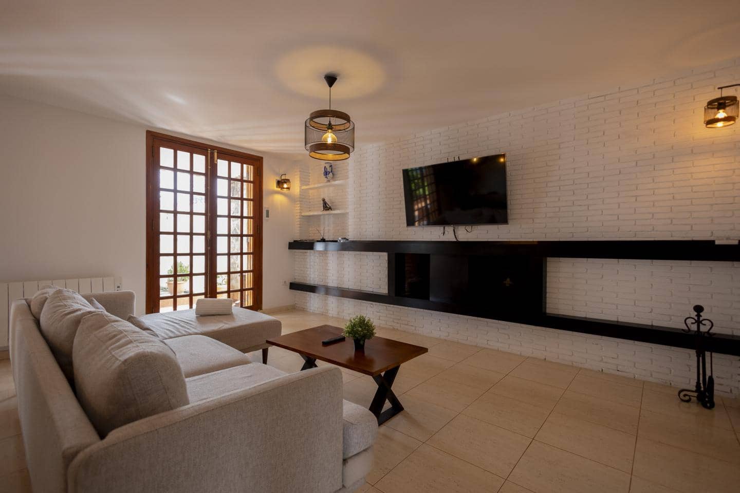 4 bedroom Villa for sale in Tacoronte with pool garage - € 799,990 (Ref: 10179515)