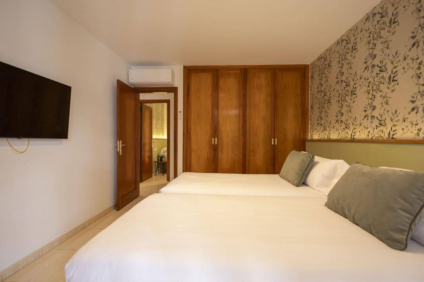4 bedroom Villa for sale in Tacoronte with pool garage - € 799,990 (Ref: 10179515)