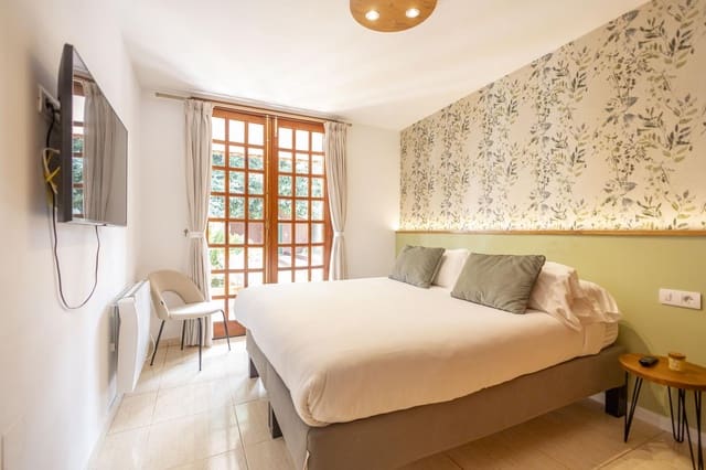 4 bedroom Villa for sale in Tacoronte with pool garage - € 799,990 (Ref: 10179515)