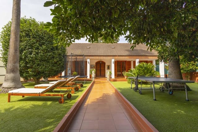 4 bedroom Villa for sale in Tacoronte with pool garage - € 799,990 (Ref: 10179515)