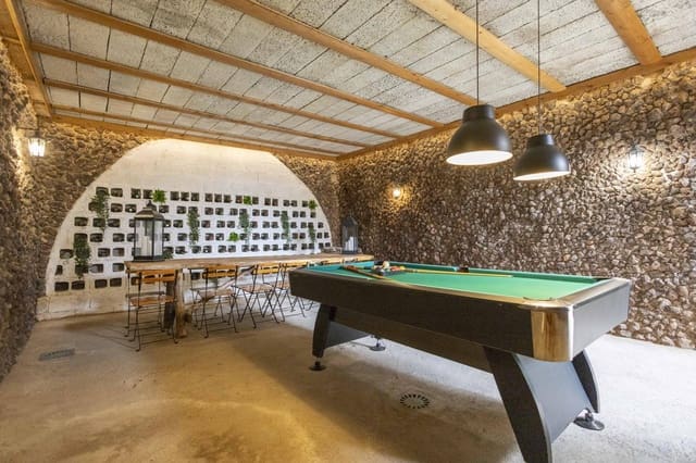 4 bedroom Villa for sale in Tacoronte with pool garage - € 799,990 (Ref: 10179515)
