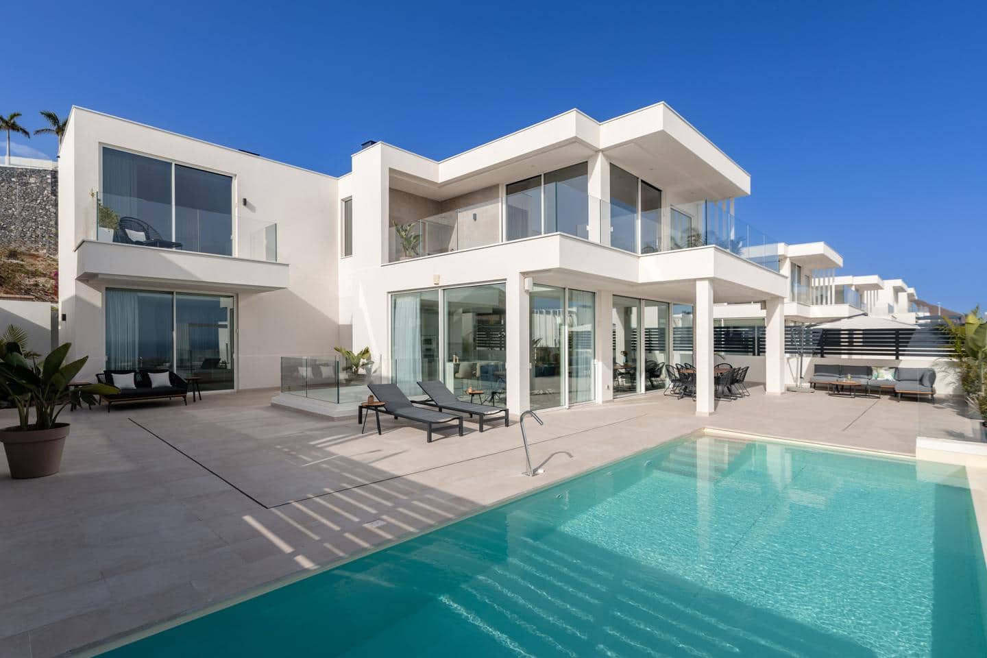 5 soverom Villa til salgs i Adeje med svømmebasseng garasje - € 1 912 900 (Ref: 7995970)