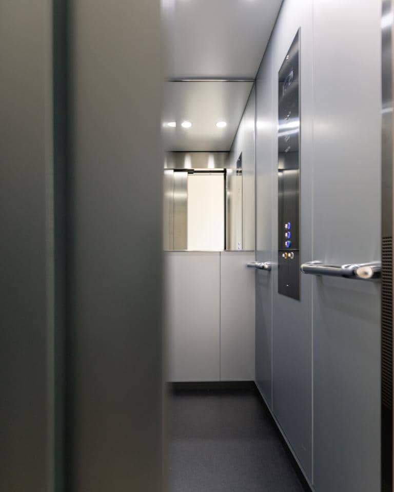 5 soverom Villa til salgs i Adeje med svømmebasseng garasje - € 1 912 900 (Ref: 7995970)