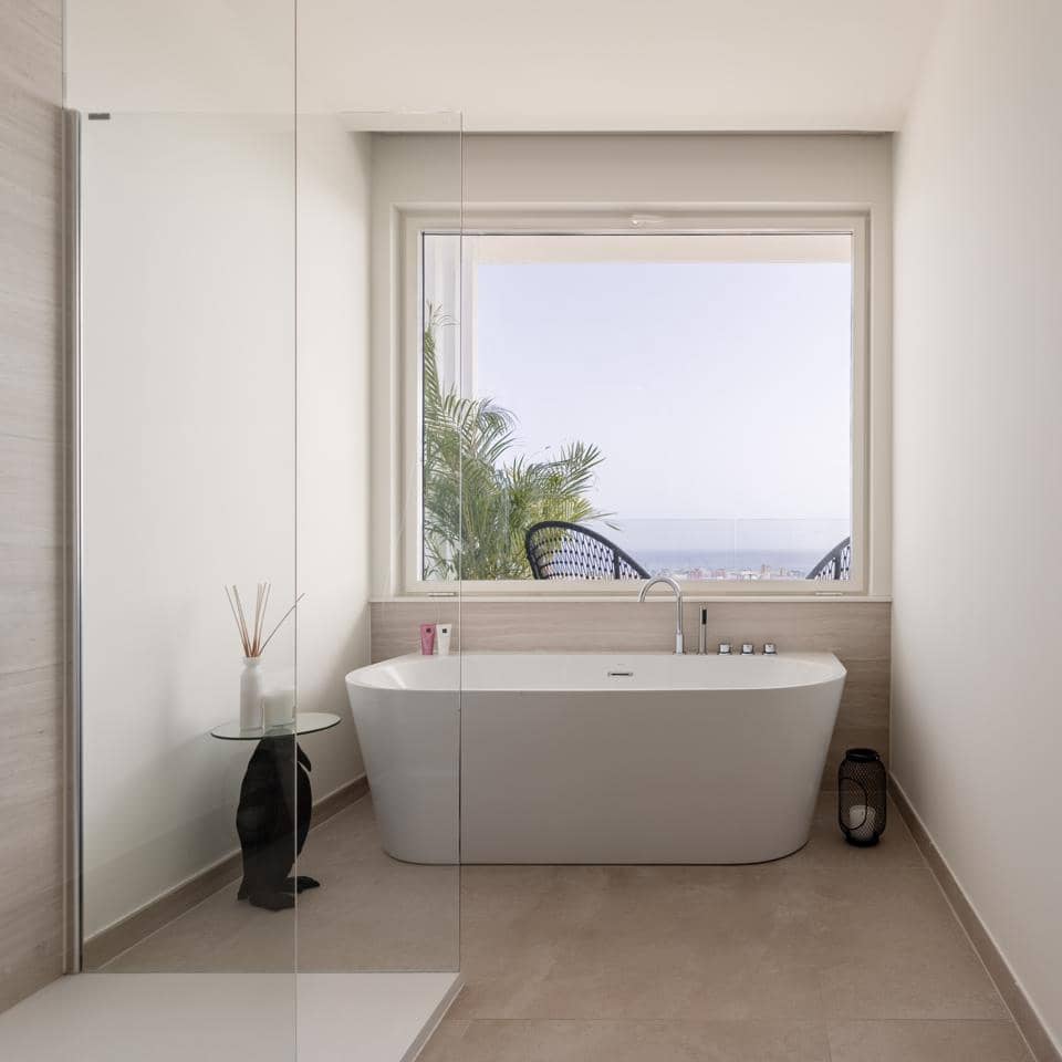 5 soverom Villa til salgs i Adeje med svømmebasseng garasje - € 1 912 900 (Ref: 7995970)