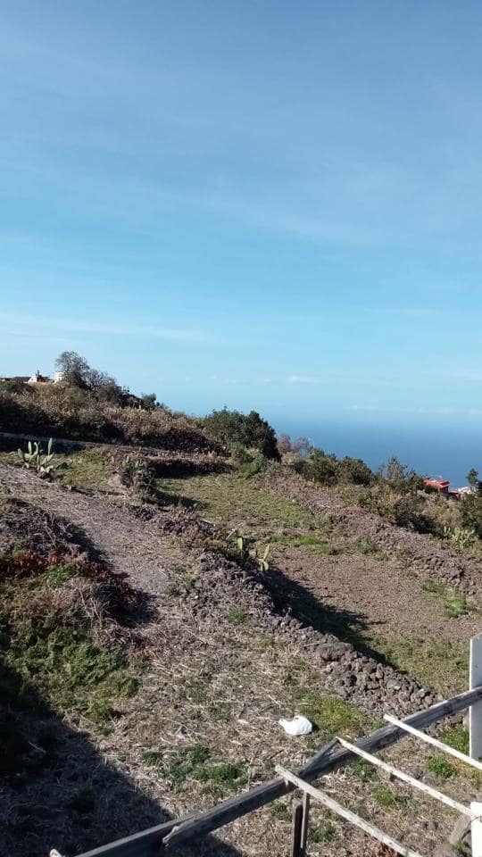 Grunde uden byggetilladelser til salg i Icod de los Vinos - € 62.000 (Ref: 8086691)