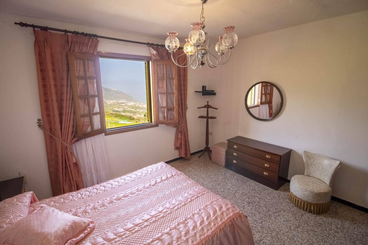 5 bedroom Villa for sale in La Orotava - € 295,000 (Ref: 8225428)