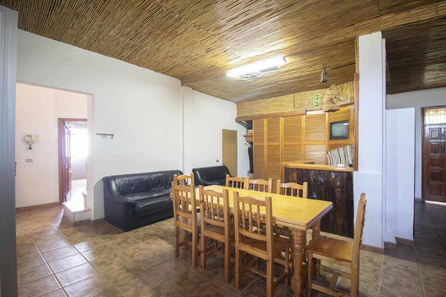 5 bedroom Villa for sale in La Orotava - € 295,000 (Ref: 8225428)